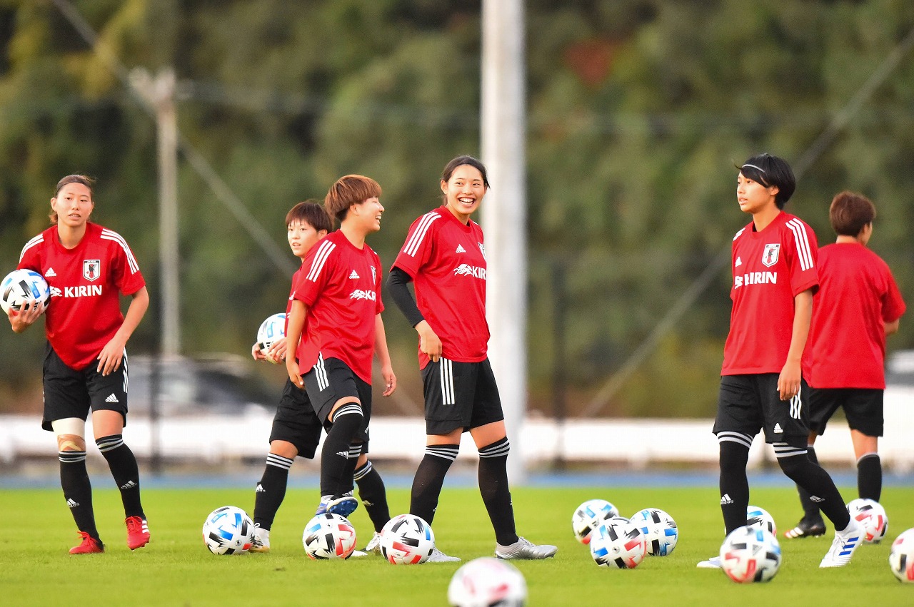 U 日本女子代表 世界２連覇へ浦和の高橋はな Inac水野蕗奈らが元気に取り組む サカノワ