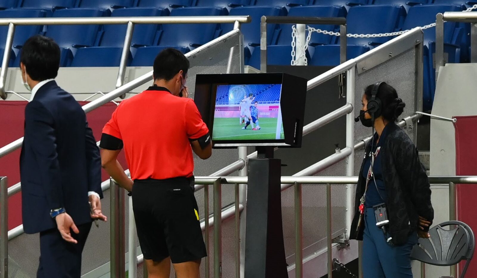 今季通算10枚目のレッドカード 上福元がdogsoで退場 ルール上は妥当だが厳しい 京都 磐田 サカノワ