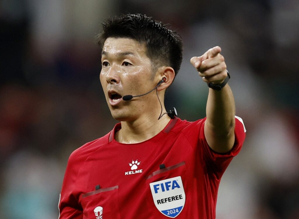 【北中米W杯】FIFAが審判員名簿を発表。日本から主審・荒木友輔氏、副審・三原純氏が選出! | サカノワ